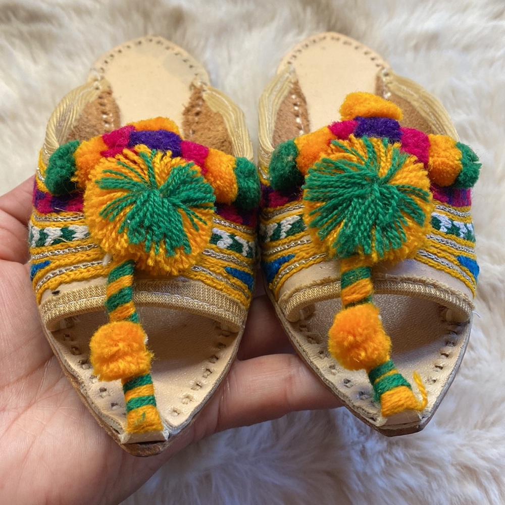 Pom Pom Embroidered Leather Indian Sandals - Picture 5 of 14